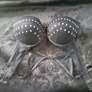 Elegant Black Lace Bra with Pearl Accents